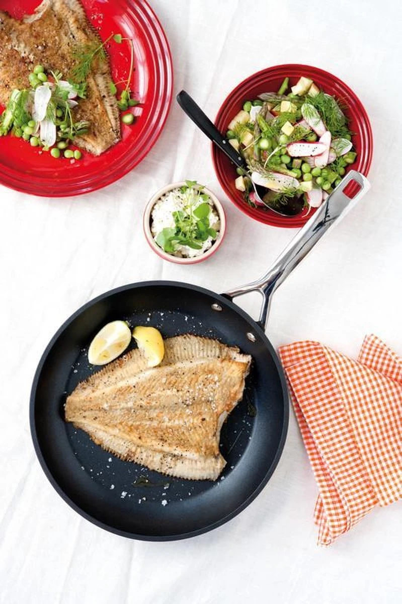 Le Creuset Koekenpan Les Forgées TNS - ø 28 Cm - Standaard Anti-aanbaklaag 4 Le Creuset Koekenpan Les Forgées TNS - ø 28 Cm - Standaard Anti-aanbaklaag - Afbeelding 2