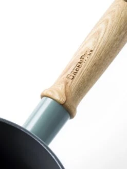 GreenPan Mayflower Koekenpannenset Ø 20cm + Ø 24cm + 1 Accessoire - Lichtblauw - Inductie - PFAS-vrij 23 GreenPan Mayflower Koekenpannenset Ø 20cm + Ø 24cm + 1 Accessoire - Lichtblauw - Inductie - PFAS-vrij -Pot Bevordering 900x1200 7